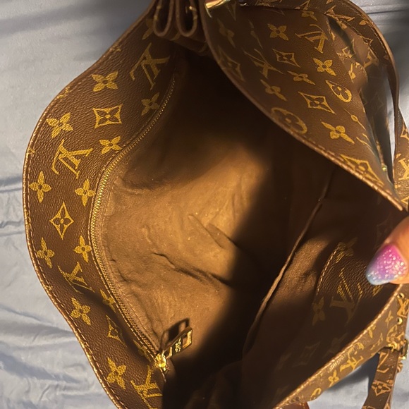 Louis Vuitton purse - Picture 5 of 12